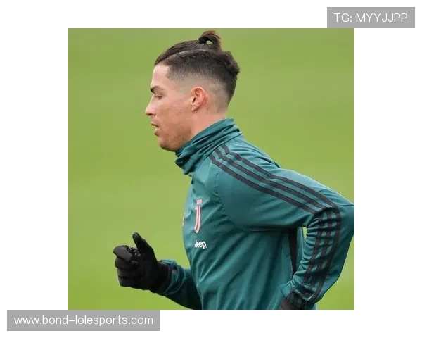 编辫子造型独特的足球明星你知道是谁吗他是球场上的风格代表